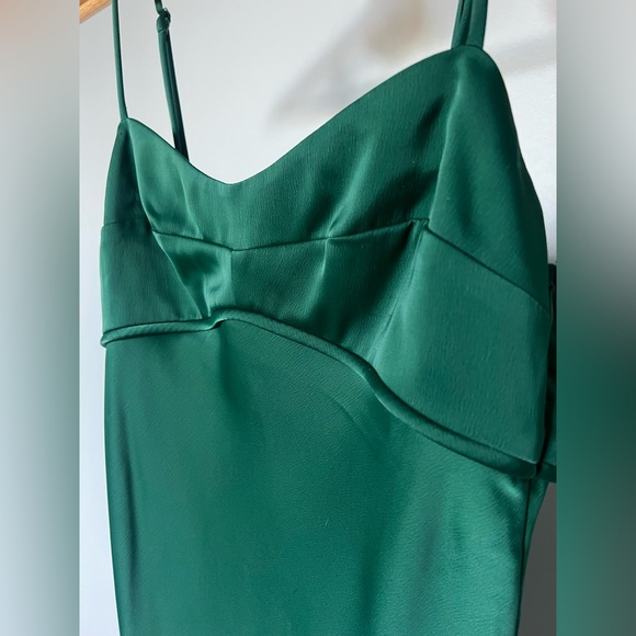 Beautiful emerald satin slip dress with tailored chest detail ✨ - Picture 7 of 11